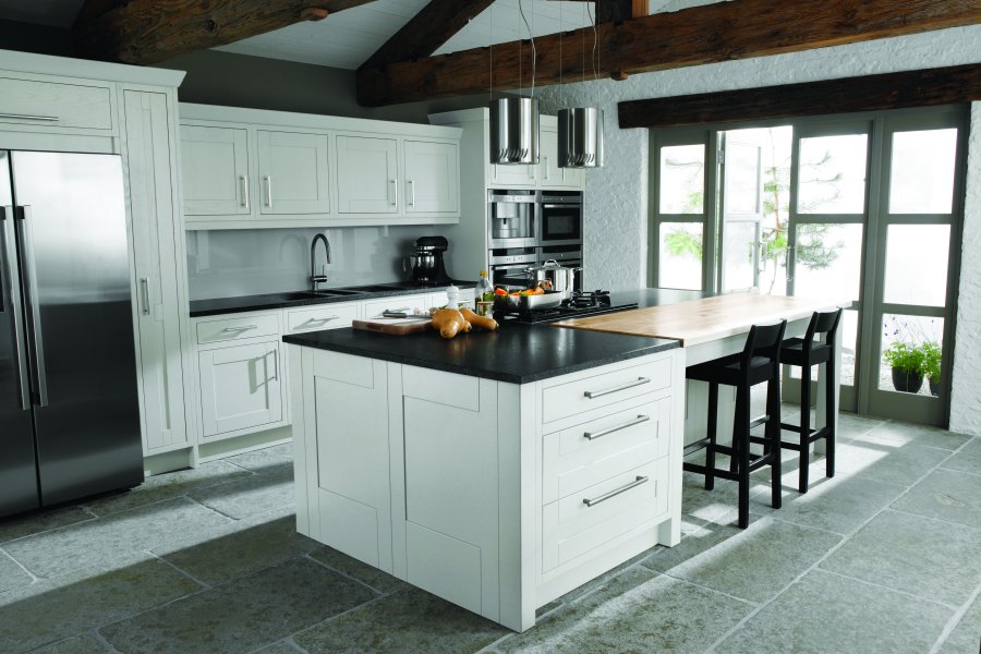 Traditional Shaker kitchen with stainless steel bar handles