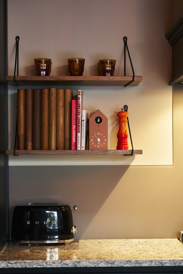 shaker kitchen shelves