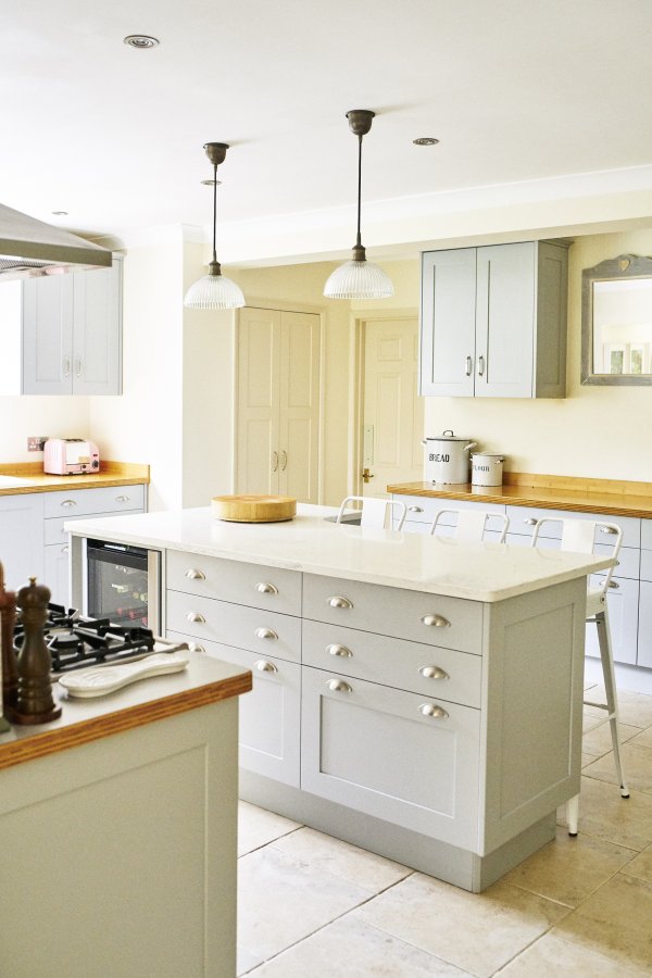 white shaker kitchen